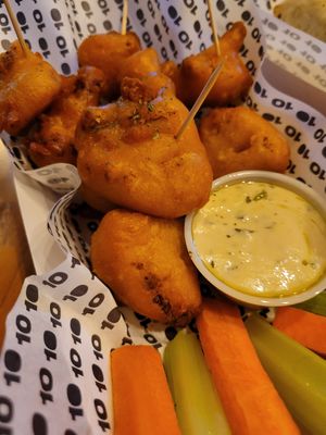 Cauliflower wings at Diez de Diez - 10/10 in San Salvador