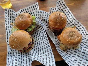 Burger sampler $17 at Diez de Diez - 10/10 in San Salvador