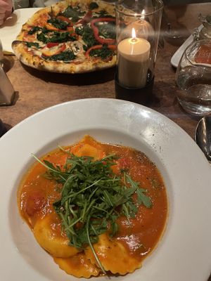 ravioli & pizza 🌱🤍  at Gioia in Dusseldorf