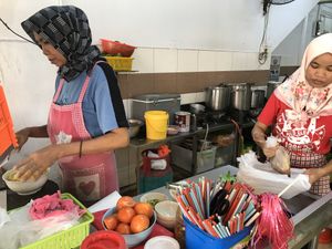 They can cook very nice noodles !  at Sweet Veggie in Kuala Lumpur