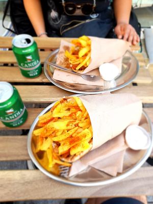 Gyro normal y gyro grande  at 269 Fast Vegan Food in Crete