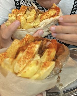 Gyros con pitabread bianco e pitabread scuro  at 269 Fast Vegan Food in Crete