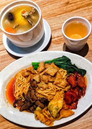 White radish soup and wan ton noodles at Zuya Vegetarian Cuisines 竹雅素食 - Tiong Bahru Plaza in Central Singapore