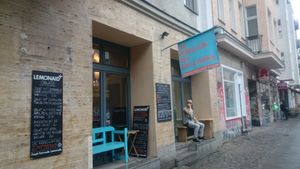 Outside at Die Rebellion des Zimtsterns in Berlin