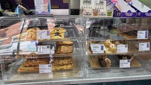 All cakes were vegan 👌🥳🥳🥳 at Divine Coffee House in Nottingham