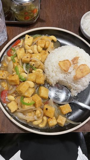 Veganized rice dish with baked tofu, cashew and capsicum  at Go Thai - 고타이 in Seoul