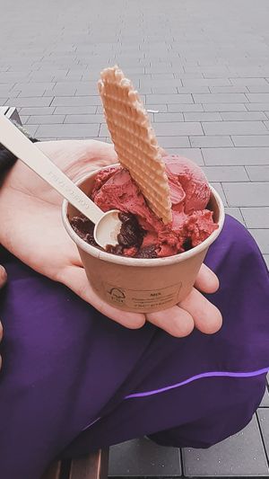 Zartbitter & schwarze Johannisbeere at Eisbox in Offenburg