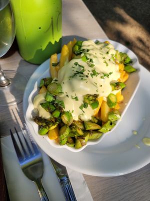 Spargel-Fries (Pommes mit Spargel und veganer Sauce Hollandaise) at Elmenhorster Mühle - Burger & Mehr in Waltrop