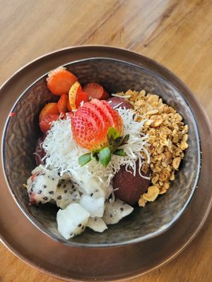açai bowl with granola at Fit Choices in Cartagena