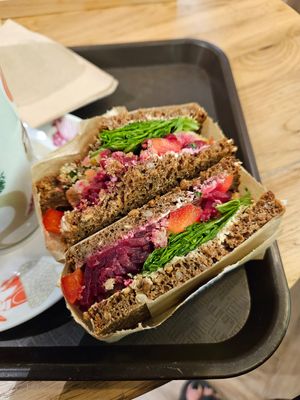 Beetroot Falafel sandwich at Natoo in Frankfurt