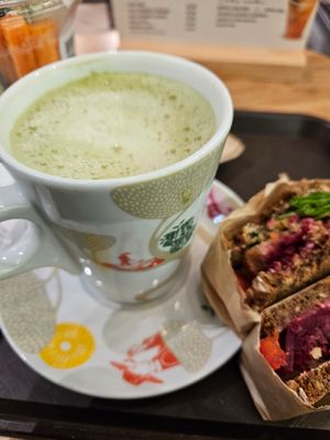 Oat matcha latte at Natoo in Frankfurt