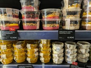 More breakfest and dressing options at Natoo in Frankfurt