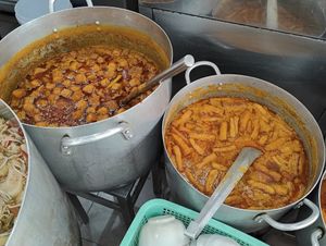 Curry gravy to go along banh mi bread at An Lac Tam - P2 in Da Lat
