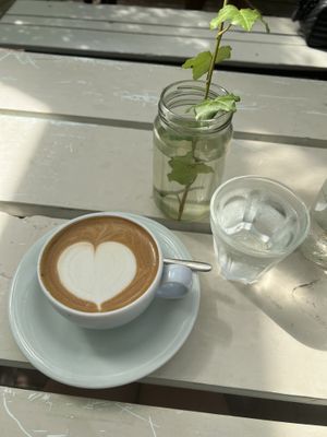 Flat White mit mandelmilch  at Seed Cafe in Colombo
