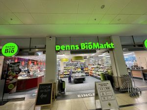 store front at denn's Biomarkt - Ernst-August-Platz in Hannover