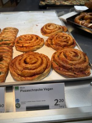 pizza snack  at denn's Biomarkt - Ernst-August-Platz in Hannover