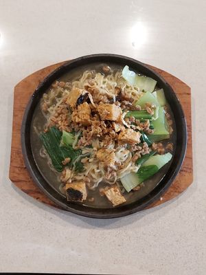 Hotplate noodle, really delicious, surpisingly it is Vegan.  🥳👍 at T-Covy in Semarang