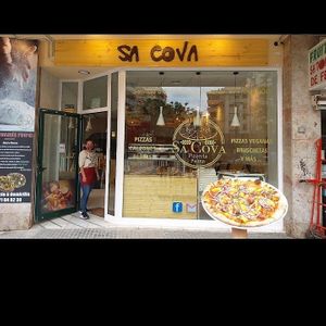 From the outside at Pizzeria Sa Cova in Mallorca