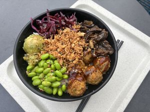 Nouvelle version de "Happy falafels"  at Island Poké in Grenoble