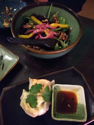 Buddhabuikjes and spinach salad at Jasmijn en Ik in Utrecht