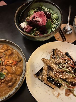 beetroot spinach salad, fried aubergine, curry  at Jasmijn en Ik in Utrecht