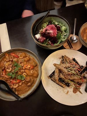 beetroot spinach salad, fried aubergine, curry  at Jasmijn en Ik in Utrecht