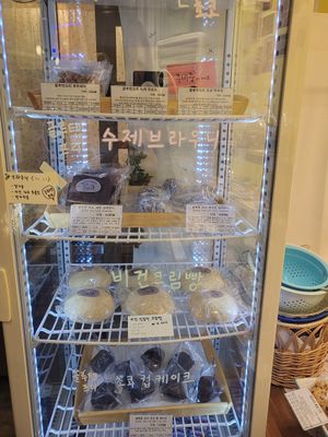 You have to pick one from here! at Najung Bakery in Seongnam