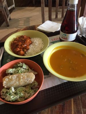 Рис с гуляшом, тыквенный суп, цезарь с немом, вишневый напиток at Jagannath na Kurskoj in Moscow