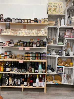 Conservas, cremas y menaje zero waste. at Bizi Granel in Barakaldo