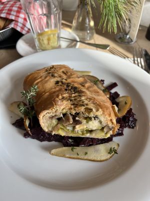 Tofustrudel at Café des Amis in Zurich