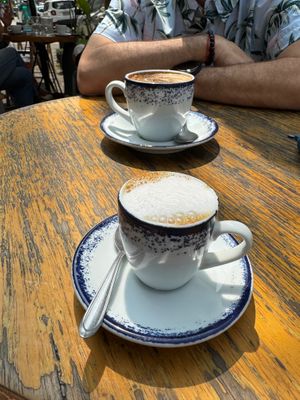Macchiato and chai  at Ancora Coffee House in Pocos De Caldas
