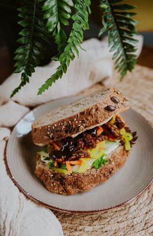 Sandwich Sticky Tempeh met hoisin at The Fresh Factory in Nijmegen