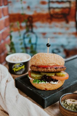 The Classic Burger (100% vegan) at The Fresh Factory in Nijmegen