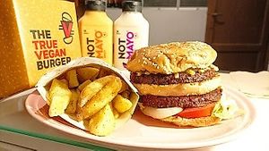 Doble burger at Paradero V  in Lima