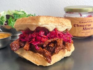 Waffle de no-pollo con chucrut morado y ensalada  at Yam in Aguascalientes