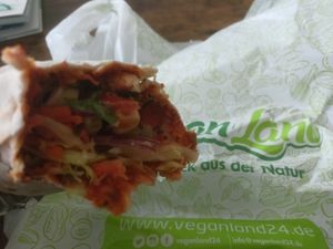 Lahmacum mit Salat at VeganLand in Ratingen