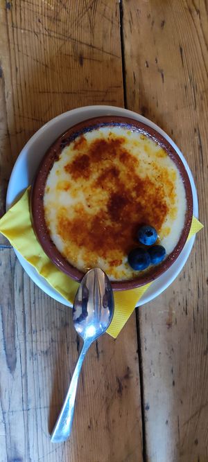 Vegan crema catalana - delicious at Toma Tu Tiempo in Vienna