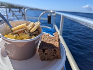 Overnight oats and banana bread at Fair Wind in Kailua Kona