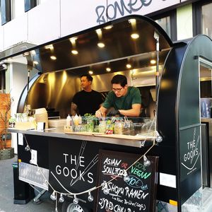 Das sind wir - die stets bemühten Halb-Asiaten. Wir machen unser Hobby zum Teilzeitjob ;) at The Gooks in Neubiberg