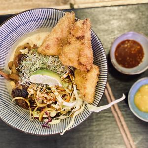 Ramen in cremiger Erdnusssauce und knusprigen Tofu at The Gooks in Neubiberg