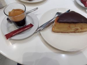 Chinito at Confitería Capri in Almeria