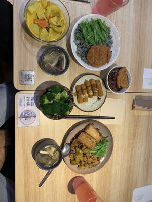   at Qingshu Buyong Deng - 轻蔬不用等 in Shanghai