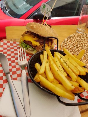 vegan burger at La Raiz in Barcelona