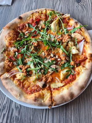 Vegan pizza at Lodgen Spiseri in Hemsedal