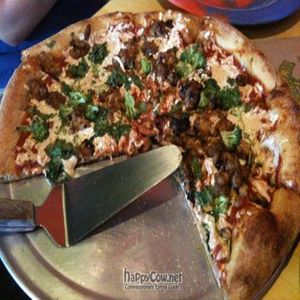 Vegan pizza with daiya cheese, broccoli, spinach, and tempeh. Fantastic. at Mellow Mushroom in Wilmington