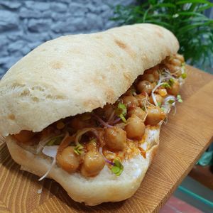 Panini pois chiches marinés à la mexicaine (végan) at la Luciole in Lyon