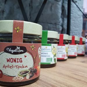 Miel végan at la Luciole in Lyon