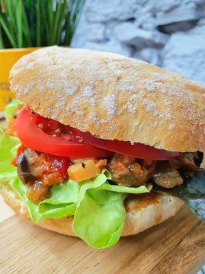 Pan bagnat légumes at la Luciole in Lyon