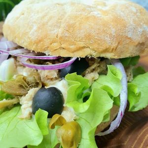 Pan bagnat thon végétal at la Luciole in Lyon