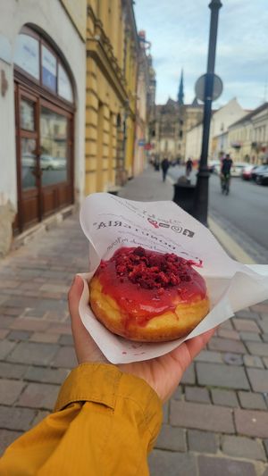 Clearly labeled vegan donut at La Donuteria - Alžbetina in Kosice